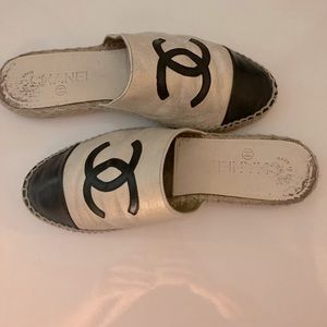 CHANEL LAMBSKIN PEARLESCENT ESPADRILLE MULE #BG33553